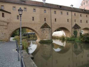 Die Amberger Stadtbrille über der Vils – eines der bekanntesten Wahrzeichen der Stadt