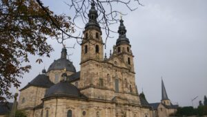 Der Fuldaer Dom St. Salvator mit seiner markanten barocken Doppelturmfassade