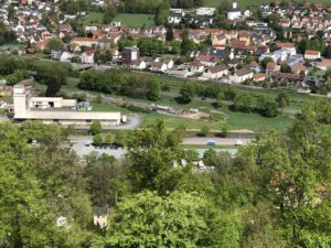 Blick von der Plassenburg auf Kulmbach und das grüne Umland