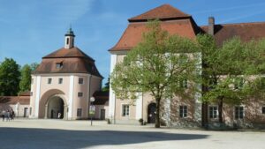 Das Torhaus der ehemaligen Benediktinerabtei Wiblingen bei Ulm