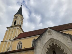 Historischer Kirchturm in Kelheim