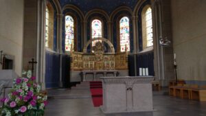 Blick in den Altarraum