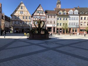 Osterbrunnen auf dem Marktplatz