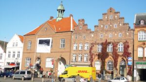 Giebelhäuser und Marktplatz im Ortskern
