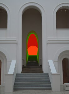 Moderne Lichtinstallation im Diozesanmuseum