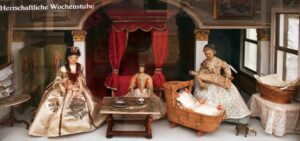 Eine kleine Inszenierung mit Figuren und Bühne