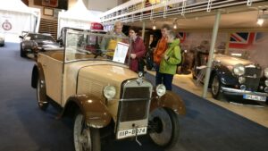 Ein historisches Dreirad-Fahrzeug in Langenburg