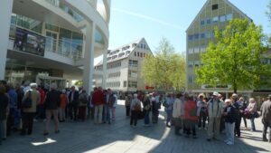 Die Reisegruppe während der Stadtführung in der Ulmer Innenstadt