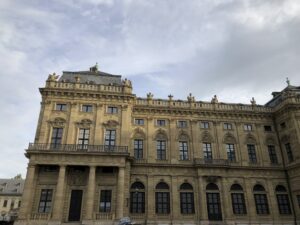 Weitere Ansichten der eindrucksvollen Residenzanlage