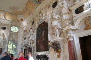 Salem: Stuckverzierte Wand im Kaisersaal