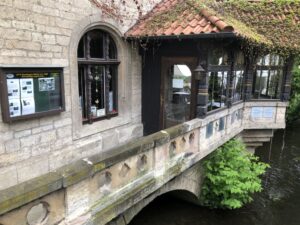 Henneberger Haus mit Bleichgraben
