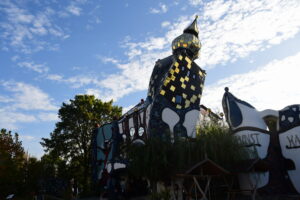 Werke im Stil Hundertwassers