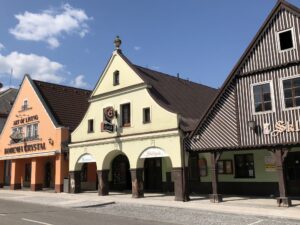 Historisches Handelshaus mit charakteristischem Staffelgiebel