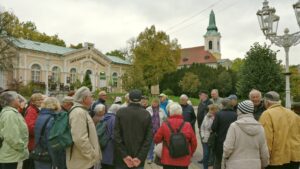 Die Stadtführerin erläutert Sehenswürdigkeiten
