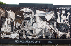 Monumentale Mosaikreproduktion von Picassos Guernica