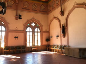 Bemalte Decke mit Ortswappen