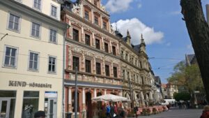 Renaissancefassade unter blauem Himmel