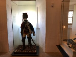 Historische Militärkleidung in der Ausstellung der Plassenburg