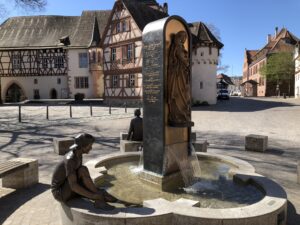 Madonna und Fischerjunge am Brunnen