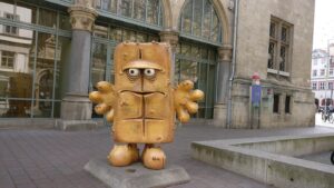 Comicfigur vor dem Kinderkanal