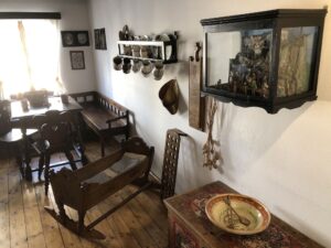 Größere Baude mit gepflegter Terrasse als beliebter Rastpunkt