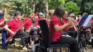 2025_Sommerfest - Die Concert Band rundet ihren Auftritt ab.