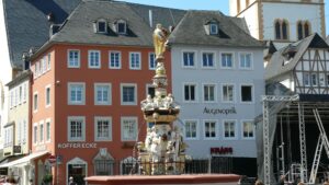 Der Petrusbrunnen auf dem Hauptmarkt