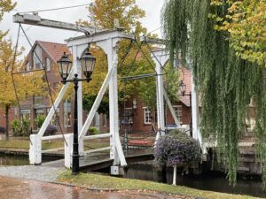 Weiter durch die Fehnstadt