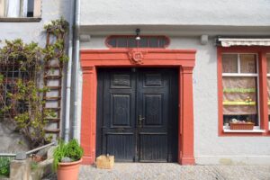 Ein liebevoll gestalteter Hauseingang in Arnstadt