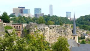 An der historischen Festungsmauer