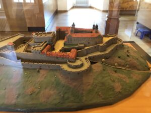 Modell der Plassenburg mit ihren Mauern und Befestigungen