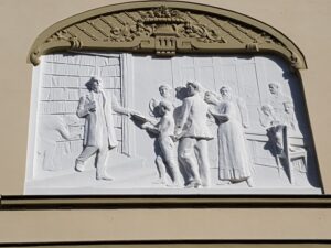 Steinrelief an einer Fassade