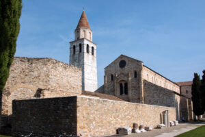 Spätantike Basilika mit Resten der Römerzeit