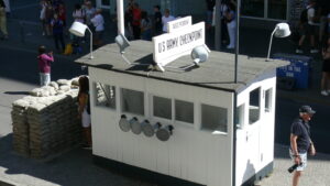 Letzter Blick auf Checkpoint Charlie
