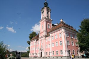 Birnau: Rosafarbene Barockkirche am Bodensee