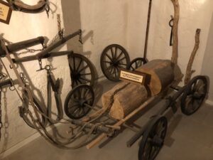 Alter Holztransporter als Museumsstück