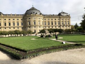 Die Residenz und der Hofgarten bilden ein eindrucksvolles Ensemble
