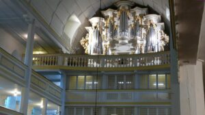 Blick zur Orgel in der Bachkirche
