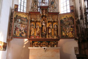 Blaubeuren: Spätgotischer Flügelaltar mit vergoldeten Figuren