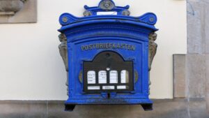 Ein nostalgischer Briefkasten