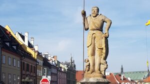 Steinstatue auf dem Marktplatz