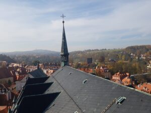 Panoramablick vom Kirchturm über die Dächer