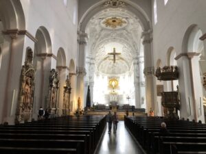 Der Würzburger Dom St. Kilian im Herzen der Altstadt