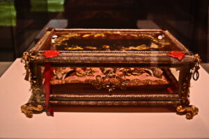 Prunkvoller Reliquienschrein im Diozesanmuseum Freising