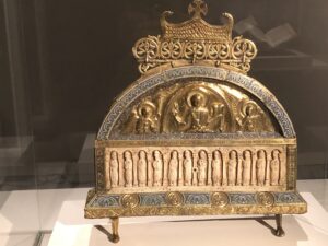 Kunstvoll gearbeitetes Schmuckstueck aus der Sammlung