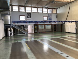 Bahn 1 bis 8 in der Sporthalle