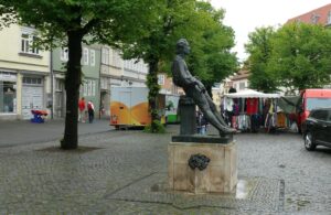 Blick auf das Bachdenkmal in der Altstadt