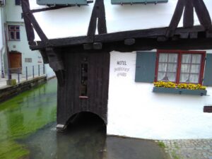 Das Hotel Schiefes Haus als bekanntes Wahrzeichen des Ulmer Fischerviertels