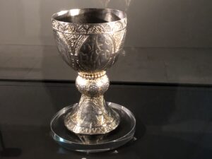 Historischer Kelch mit feiner Verzierung