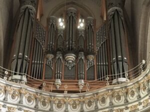 Kunstvoll gestaltete Prospektpfeifen der Münsterorgel